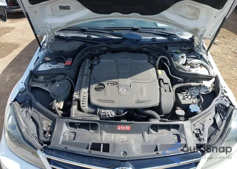 2014 Mercedes-Benz C 300 Sport 4Matic z USA, uszkodzony, nr VIN WDDGF8AB2ER310266